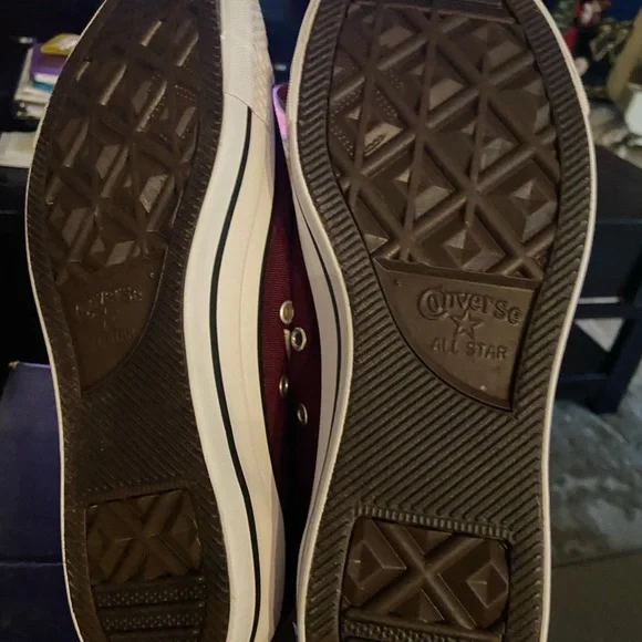 Converse Burgundy Low-Top Sneakers - Picture 2 of 3